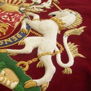 Kivotech Écusson de la famille royale Emblème de broderie fait à la main Insignes personnalisés Fournisseurs Écusson d'uniforme scolaire Style de luxe - Product Image 2