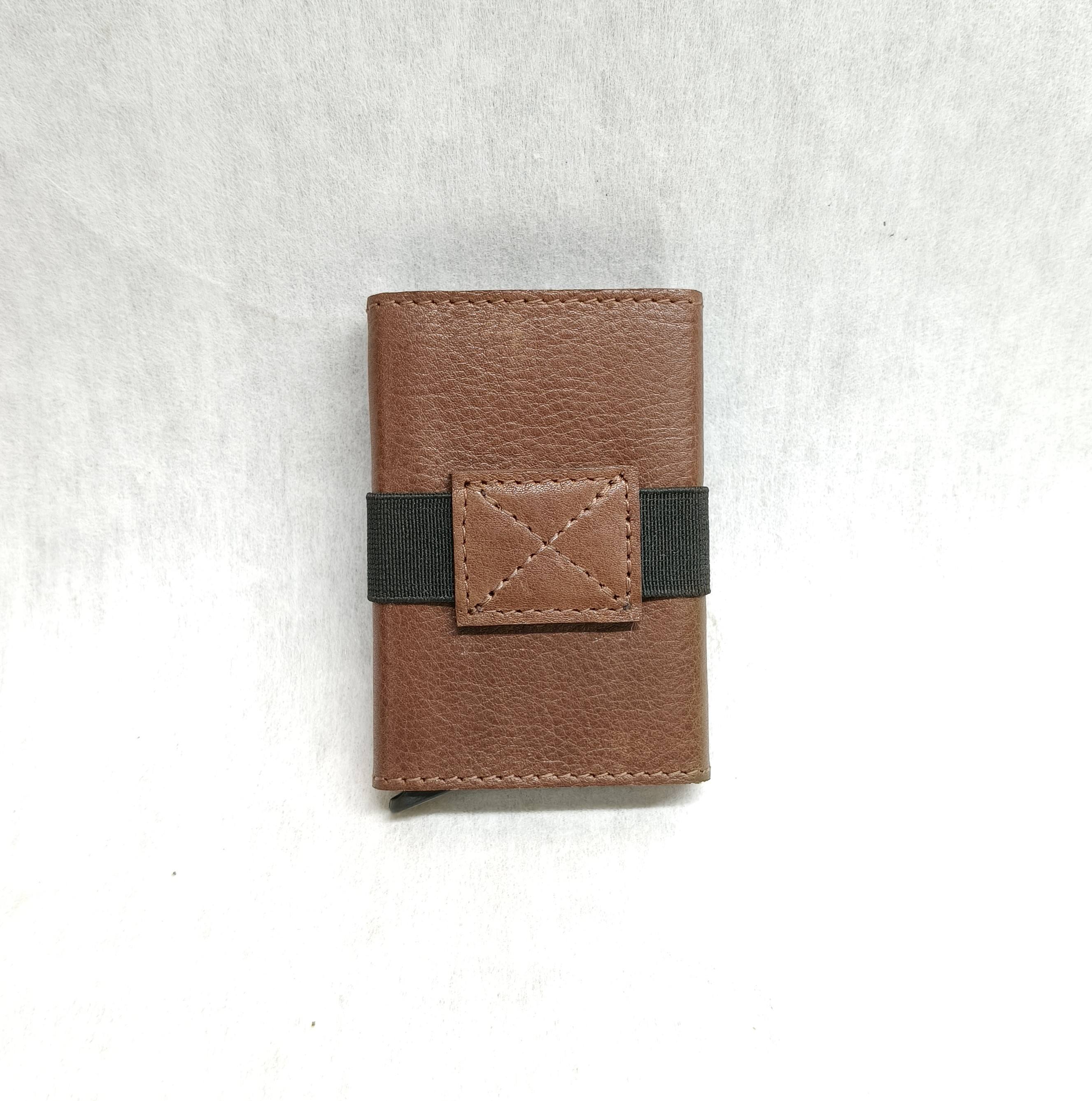 สีน้ำตาล