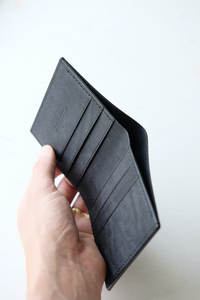 Cartera Bifold Minimalista Vintage de Cuero Genuino para Hombre con Logotipo Personalizado, Alta Calidad, Venta Caliente de Fábrica LBW-0194 - Product Image 3