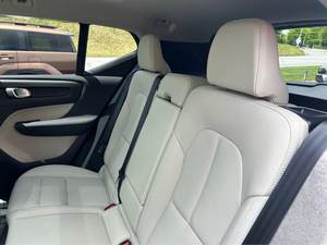 Xc-40 Vol-vo Clean 2025 d'occasion B5 Ultimate Sport Utility 4D - Product Image 5