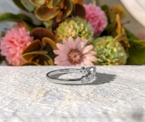 แหวนแต่งงาน Lurba Jewels ทองคำขาว 14K ประดับเพชรโมอิสซาไนต์ ดีไซน์โค้งซ้อนกันได้ แบบฝังเพชรทรงปาเว่ แหวนหมั้นสำหรับเจ้าสาว รับรองคุณภาพ ของขวัญสุดหรูสำหรับผู้หญิง - Product Image 4