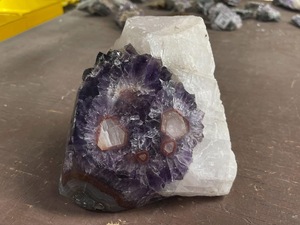 ราคาขายส่งราคาเครื่องประดับอัญมณีธรรมชาติแบบหยาบหินอเมทิสต์สีม่วงธรรมชาติแบบกลุ่มอัญมณีอัญมณีแบบกลุ่มตามสั่ง - Product Image 4