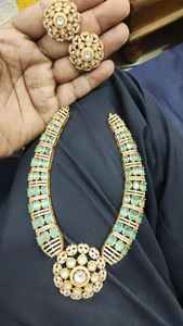 Gargantilla de diamantes de circón/Collar Hasli con aretes en acabado dorado Ethereal Glow Kundan Set Mujeres y Niñas - Product Image 4