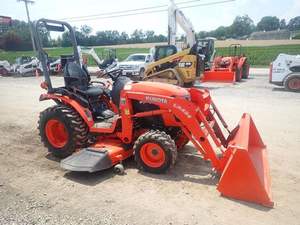 Tracteur Kubota NEUF à vendre avec moteur puissant, rendement énergétique et accessoires polyvalents MEILLEUR PRIX DE GROS - Product Image 4