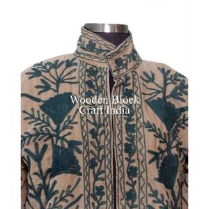 Veste en velours brodée Suzani multicolore faite à la main pour femmes, design floral respirant, veste artisanale pour femmes - Product Image 3