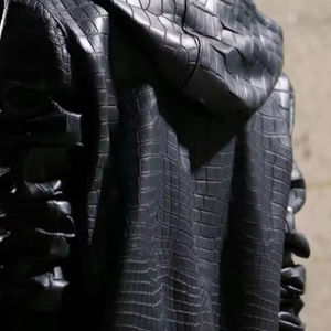 แจ็คเก็ตหนังไบค์เกอร์ลายหนังจระเข้สำหรับผู้ชาย พร้อมซิปปิด ผ้าแคนวาสย้อมสีพื้น บริการ OEM สำหรับฤดูหนาว - Product Image 3