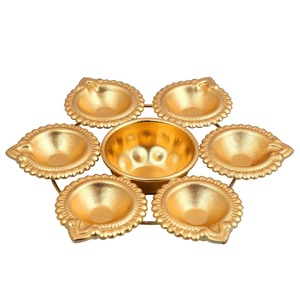 Diya Urli de créateur artisanal en métal pour Diwali Diyas Set Bol décoratif traditionnel pour fleurs flottantes Décoration intérieure - Product Image 6