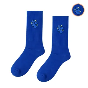 Calcetines Deportivos Transpirables Unisex Azul Marino con Bordado de Uva para Uso Diario - Product Image 1
