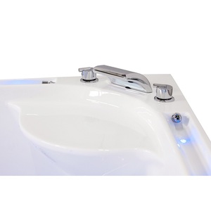 Baignoire autoportante/à tablier Whirlpool VILLA SABRINA 1,6x1,6m en pierre naturelle blanche, entièrement équipée, avec cascade et jet d'eau tout autour, de forme ovale - Product Image 1