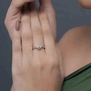 Bague de fiançailles classique en diamant Solitaire RBC en or blanc 14 carats, pierre précieuse certifiée GIA pour les fêtes et les anniversaires - Product Image 6