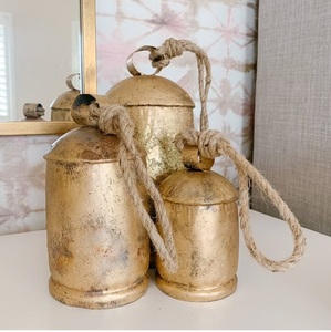 Cloches de vache en fer vintage à consonance forte pour suivre les vaches et les chèvres avec une finition artisanale pour un charme rustique à la maison - Product Image 2