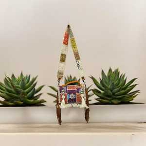 Bolso Banjara de retales ligero con cierre abierto y decoración bordada, función plegable - Product Image 2