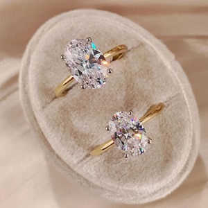 Anillo de Compromiso de Moissanita con Corte Ovalado, Plata 925, Chapado en Oro de 18K, Engaste de Garras, Diseño de Alas, Certificado por Terceros, Lujo Fino - Product Image 3