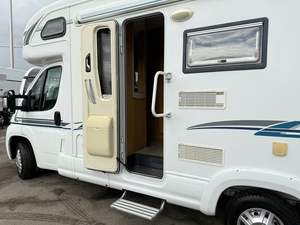 Caravane moderne 4x4 2024, confortable, pour voyages tout-terrain, mini-camping-car, prête pour le camping et le transport sur camion, prête à l'exportation - Product Image 5