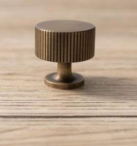 AOKLEY Lignes verticales Boutons de tiroir en laiton massif Poignée de porte d'armoire pour cuisine Commode Villa Hôtel Centre commercial Amélioration des meubles - Product Image 1