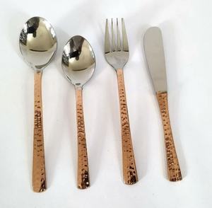 Juego de Cubiertos de Lujo de 4 Piezas en Dorado para Boda con Mango de Resina, Personalizado para Decoración del Hogar, Juego de Cubiertos al Mejor Precio - Product Image 4