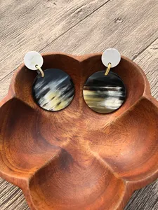 Pendientes Artesanales de Cuerno de Búfalo Antiguos, Diseño de Amor Blanco, Estilo Náutico, Joyería Animal, Materiales Naturales, Año Nuevo - Product Image 6
