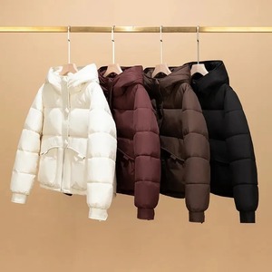 2024 invierno nuevo abrigo cálido con capucha para mujer Chaqueta de algodón transpirable con relleno prendas de vestir cortas Parka estilo Procesamiento de punto - Product Image 6