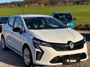 NOUVEAU RENAULT CLIO AWD 2024 17 800 KM BLANC 100 CV 5 PLACES 4 CYLINDRES TRANSMISSION AUTOMATIQUE - Product Image 4