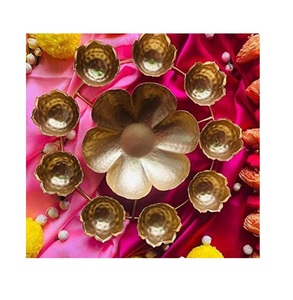 Urli Diya de Metal de estilo único, paquete de 3 con Latón para Decoración Interior del hogar, cuenco Diwali Diya para decoración del hogar - Product Image 6