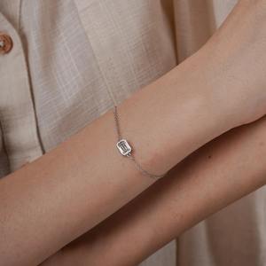 Pulsera Solitario con Diamante Cultivado en Laboratorio, Corte Esmeralda, Engastado en Bisel, Estilo Este-Oeste, para Regalo de Compromiso, con Cadena de Oro de 14k a Bajo Precio - Product Image 3