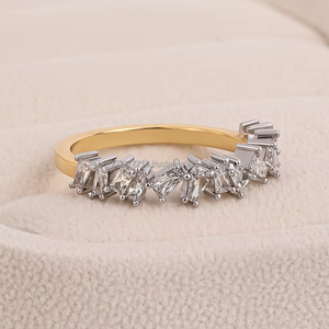 Anillo de Compromiso de Media Eternidad con Diamantes Baguette en Oro Sólido de 14K Certificado por IGI para Mujer, con Diamantes de Calidad VVS Cultivados en Laboratorio - Product Image 1
