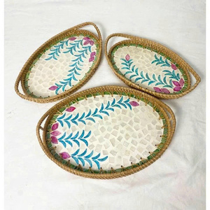 Plateau en rotin naturel combiné à des détails en coquillages et en nacre pour la salle à manger, la table basse et une utilisation décorative - Product Image 2