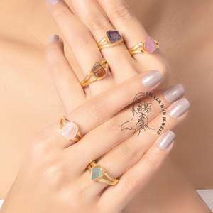 แหวนหินธรรมชาติทรงไม่สมมาตร ดีไซน์ทันสมัย ขายส่ง เครื่องประดับคุณภาพสูง หินดิบ คริสตัลหยาบ พร้อมจี้หินประจำเดือนเกิด - Product Image 3