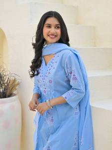 Exclusif Mul Coton Avec Handwork A Line Flair Readymade Suit disponible au tarif de gros adapté pour les vêtements décontractés et de fête. - Product Image 2