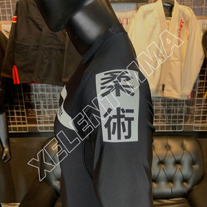 เสื้อรัดกล้ามเนื้อแขนยาวระบายอากาศสำหรับผู้ชาย สำหรับกีฬาจิวยิตสู แห้งเร็ว พิมพ์ลายแบบซับลิเมชั่น ปรับแต่งสีและโลโก้ได้ - Product Image 2