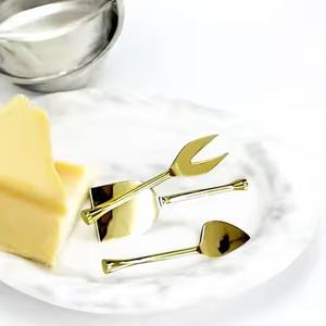 Juego de Cuchillos para Queso de Metal Dorado con Acabado de la Mejor Calidad, Cuchillos para Queso Ligeros - Product Image 1