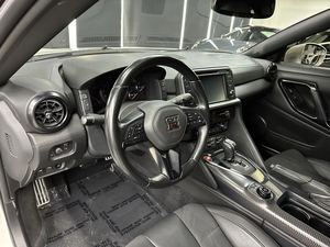 Offre exceptionnelle : Nissan GT-R Premium AWD 2020 d'occasion, prêt à être expédié - Product Image 2