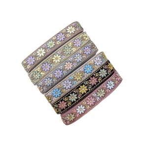 Adorno de encaje con cuentas bordadas de diseñador de alta calidad 2025 para vestidos cintas decoradas con lentejuelas precio al por mayor para exportar India - Product Image 1