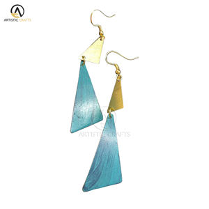 Boucles d'oreilles de bijoux de créateurs irréguliers à la mode pour femmes Taille personnalisée avec des boîtes en bois élégantes - Product Image 1