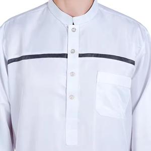 OEM 2025 Vêtements islamiques arabes de haute qualité Dubaï Thawb Jubba pour hommes à manches courtes Thobes ethniques Couleur unie Thobe musulman pour hommes - Product Image 6