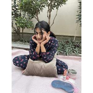 Vêtements de nuit Ditsy pour femmes Florets Vêtements de nuit confortables et élégants - Product Image 4