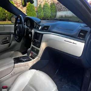 GranTurismo Sport Coupé con Volante a la Izquierda, Asientos de Cuero, Cámara Trasera, Listo para Enviar - Product Image 2