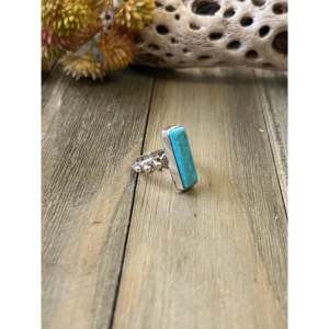 Anillo Navajo Hecho a Mano con Turquesa Kingman y Plata de Ley, Joyería Cultural Coleccionable, Talla 5.75 - Product Image 3
