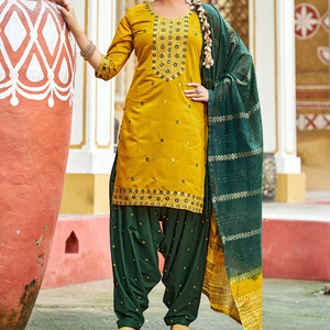 Beau costume traditionnel de Patiyala en soie Gadhwali avec broderie lourde et séquences pour les fêtes, les mariages et Diwali - Product Image 1