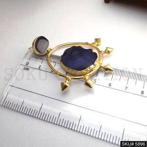 Bijoux pour femme faits à la main en plaqué or, conception élégante en émail de boucles d'oreilles pendantes - Product Image 3