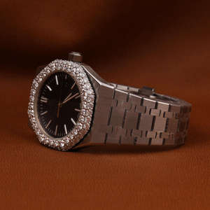 Reloj de Pulsera para Hombre, Clásico, Negro, con Fecha, Movimiento de Cuarzo Analógico, Acero Inoxidable de Lujo, Resistente al Agua 20 BAR, Bisel con Diamantes Moissanite - Product Image 4