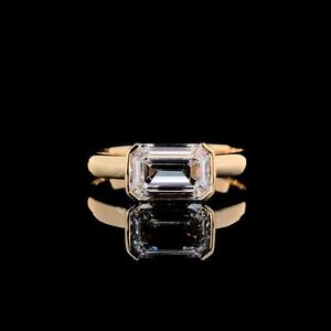 Bague de fiançailles Golden Glow Classic Emerald Cut Lab Grown Diamond en or rose Bague de fiançailles de mariage certifiée IGI fabriquée en Inde - Product Image 3