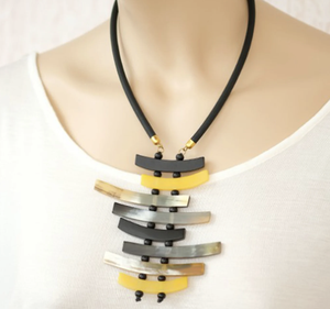 Collar de cuerno de búfalo hecho a mano 3D Animal patrón joyería de origen ético regalo perfecto para ella de la India - Product Image 2