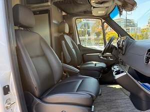 Conversión de Camper 2021 Sprinter 2500 Thor Tranquility 4x4, Motor Turbodiésel V6 - Product Image 6