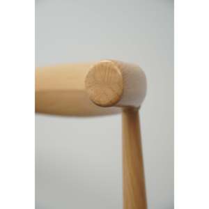 Sedia da pranzo contemporanea con schienale alto, effetto legno, braccioli e seduta imbottita in pelle PU - Product Image 3