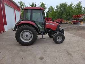 Tracteur utilitaire Case IH JX75 75HP, neuf et d'occasion, pour les applications d'agriculture en verger, en plantation, en élevage et en culture. - Product Image 6
