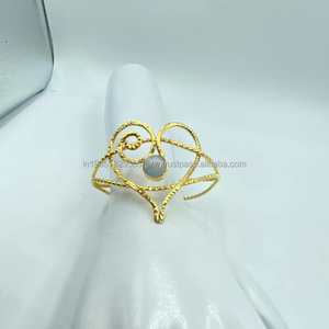 Bracelets en laiton plaqué or de style classique tendance intemporel pour femmes bijoux faits à la main avec pierres précieuses - Product Image 1