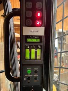 รถตักล้อยางรุ่น SV300 ปี 2016: เครื่องยกแนวตั้งกำลังสูงสำหรับงานหนัก - Product Image 2