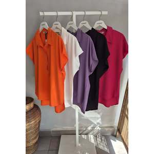 Camicetta con colletto Jessica in raso taglie forti Chic-nero, bianco, arancione, lilla, fucsia - Product Image 3