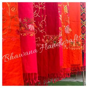 Chales Bordados florales de algodón Bufanda cálida de invierno con borlas para mujer - Product Image 4